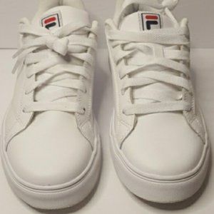 BRAND NEW Fila's 7.5